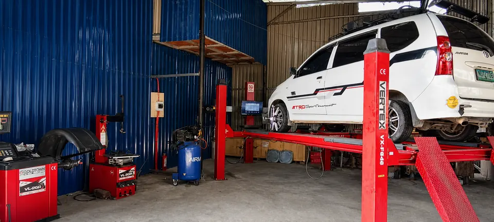 CASAMOTO workshop with a vehicle on the service lift